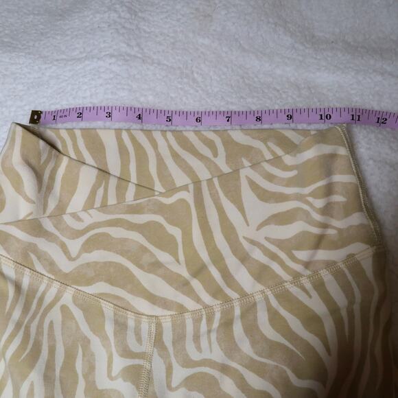 Old Navy Active Powerchill Crossover Extra High-Rise Bike Short Small Tan Zebra - Picture 6 of 11